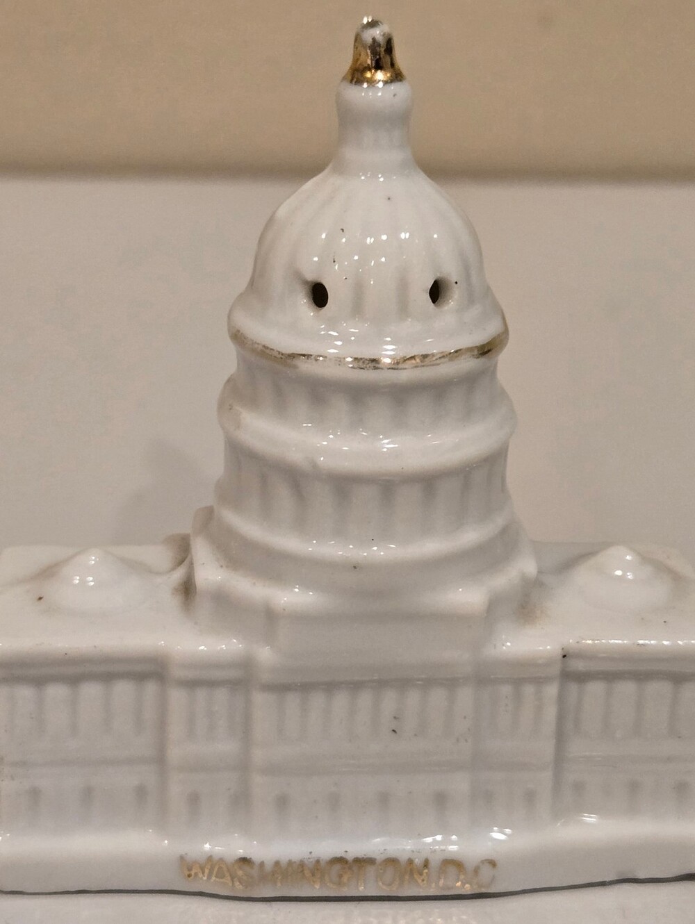 White Washington D.C. Capitol Building Ceramic Salt Shaker - Classic Souvenir